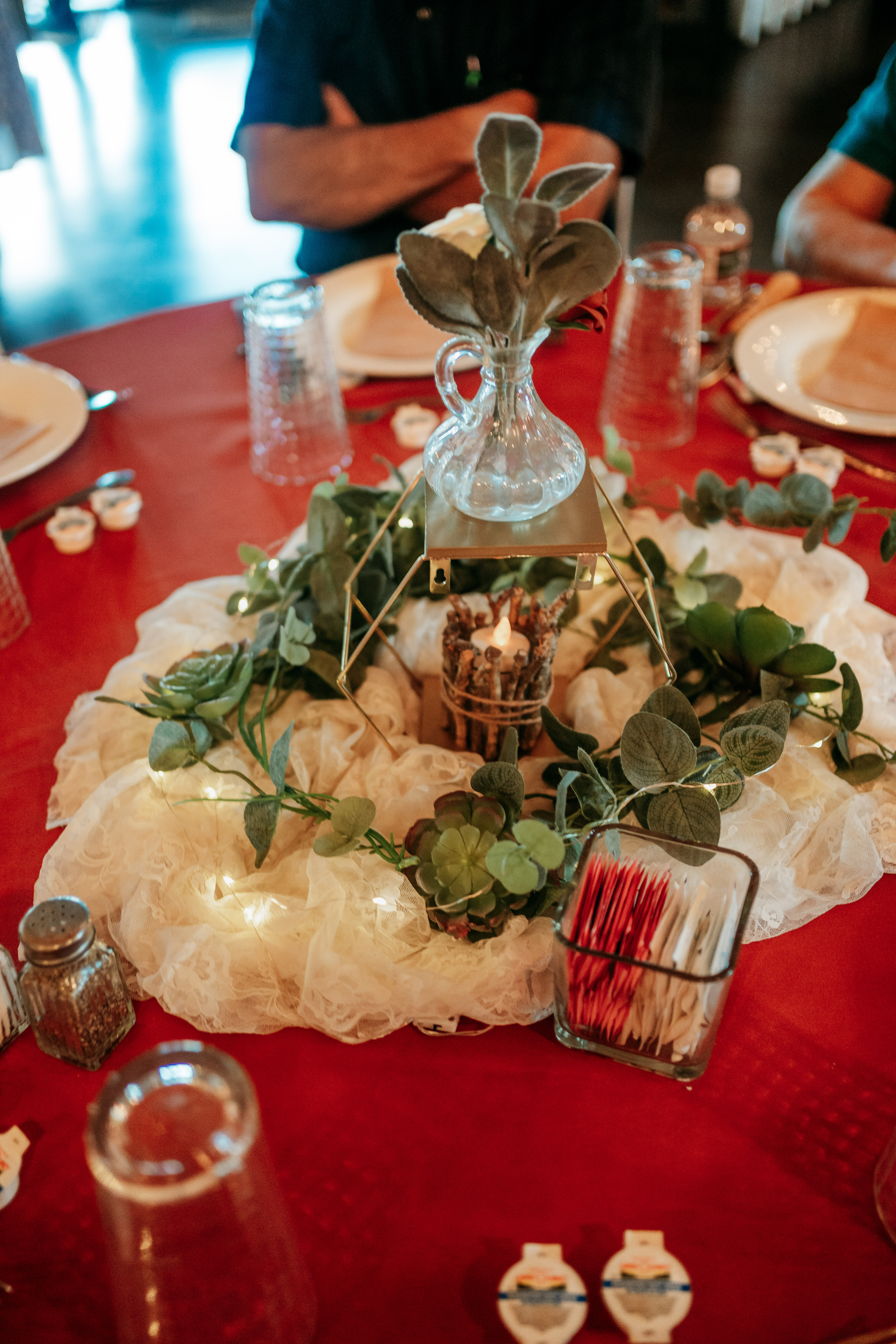 lace and greenery table centerpiece